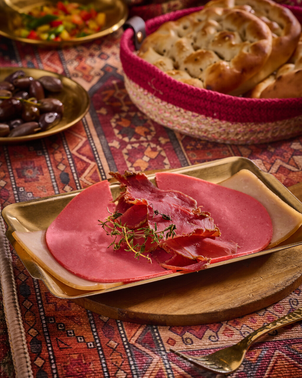 طبق لحوم باردة